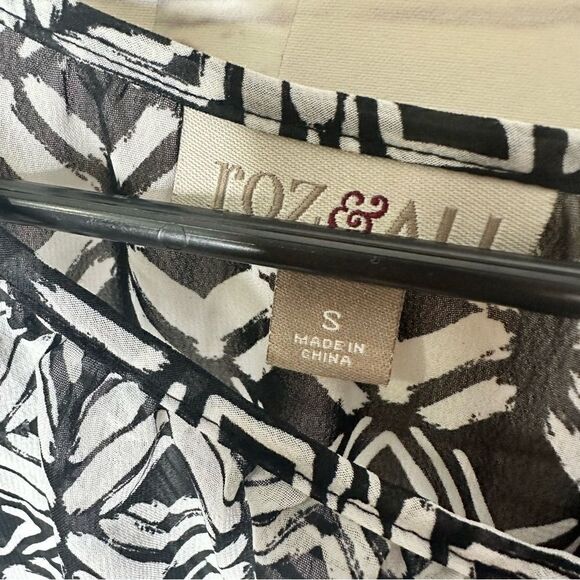 Roz & Ali small sheer top - Picture 4 of 4